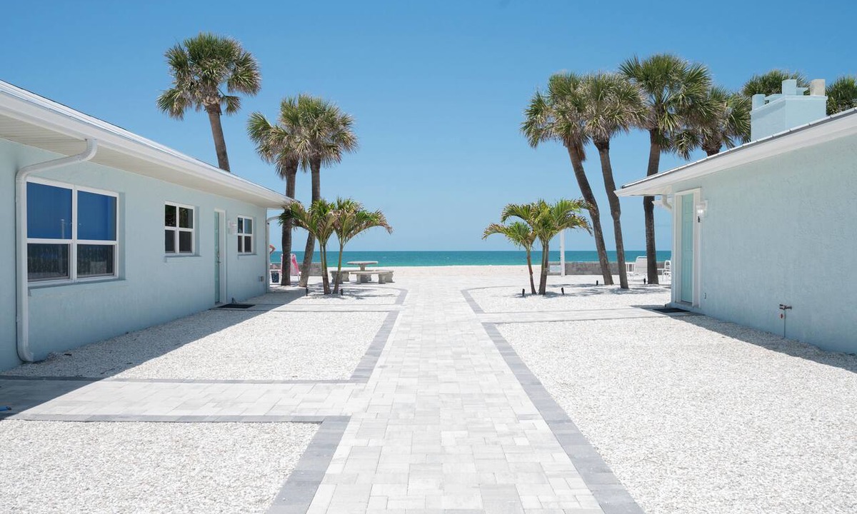 Nokomis Condo | Private 2 BR steps from beach on Casey Key
