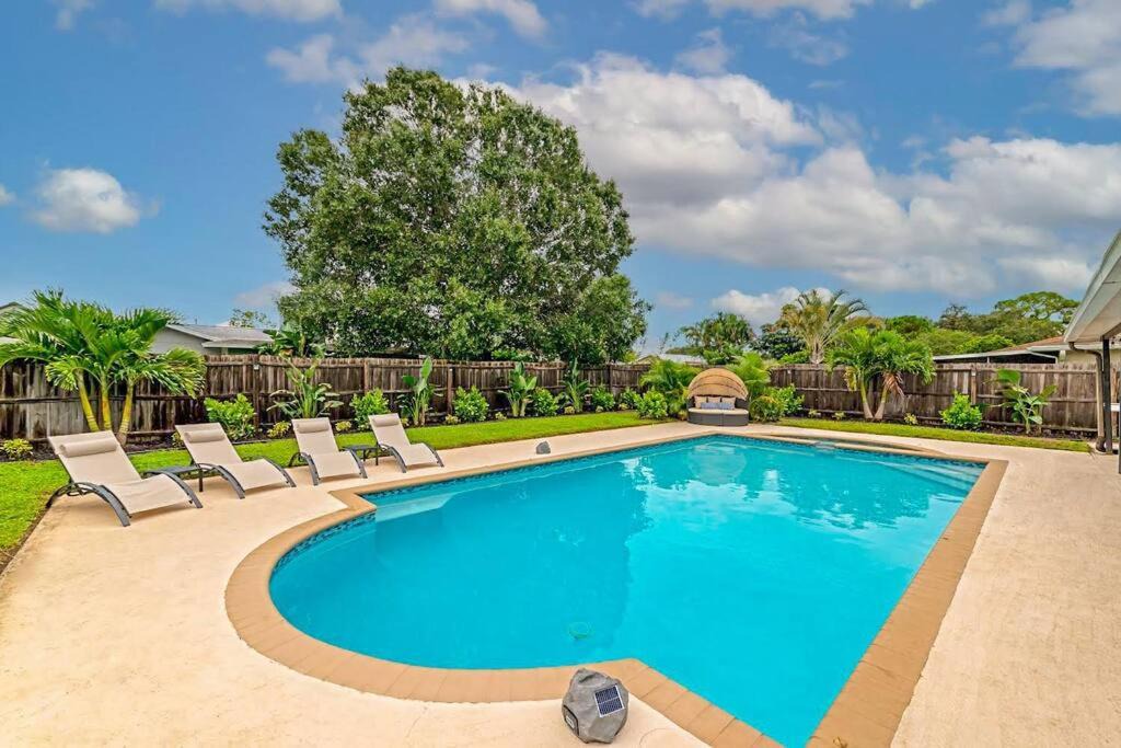 Sarasota Springs House | Private Backyard Oasis! Hot Tub & Salt Water Pool!