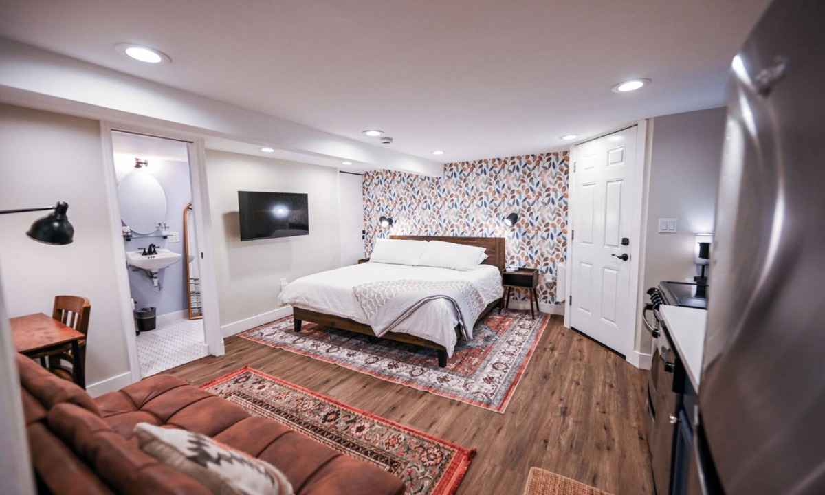 Washington Park West Apartment | Private Basement Studio Near Wash Park