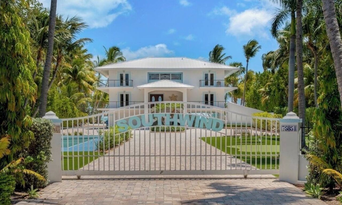 Islamorada House | Private Beachfront Estate with Resort-Style Pool & Pier