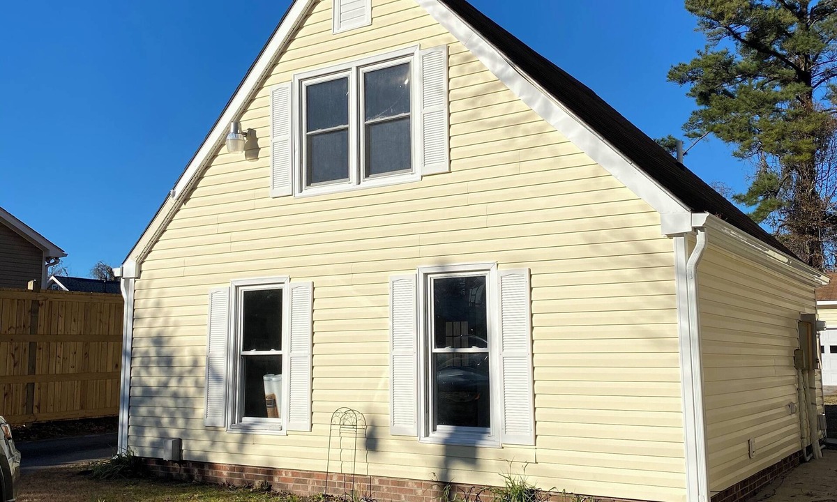 Comfort Cottage | Private Cottage One Block From The Trent River!