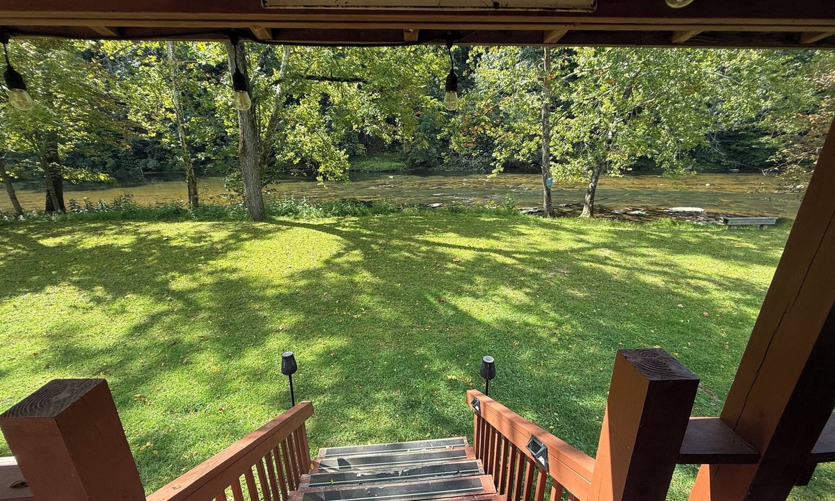 Pine Creek Cabin | Private Creekside Cabin for 2; Hot Tub, Waterfall Hike, Wi-Fi, Fire Pit