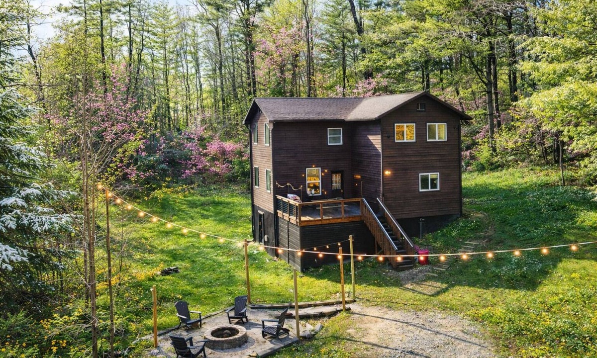 Campton Cabin | Private Ridgetop Retreat RRG: Hot Tub & Dogs OK