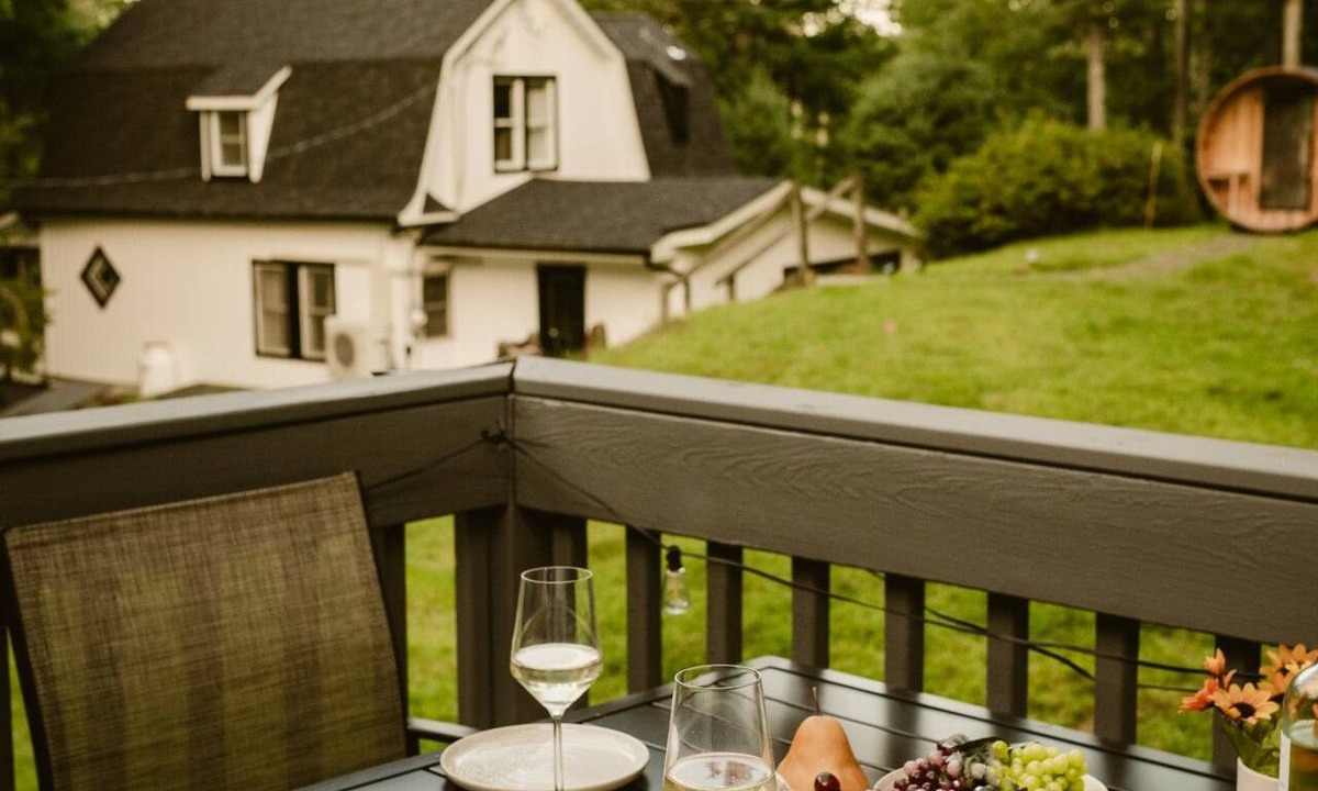 Eldred House | Private Sauna, 2 Fire Pits | 2 Houses, Sleeps 16