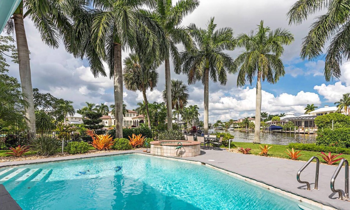 Royal Harbor House | Private waterfront home
