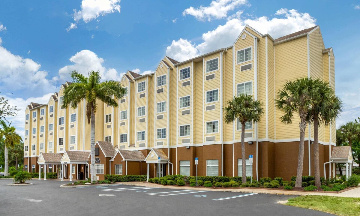 Lehigh Acres Hotel | Quality Inn & Suites Lehigh Acres Fort Myers
