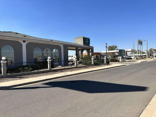 Winslow Hotel | Quality Inn Winslow I-40