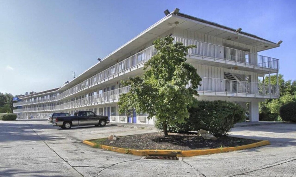 Camp Hill Apartment | Queen Bed|Non-Smoking