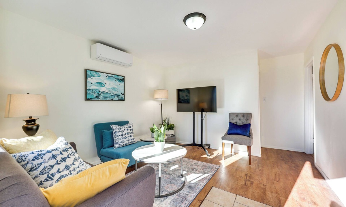 Carpinteria Cottage | Quiet Carpinteria Cottage By Town & Beaches