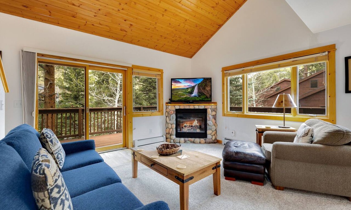 Fall River Estates Condo | Quiet Fall River Escape Fireplace Close to RMNP