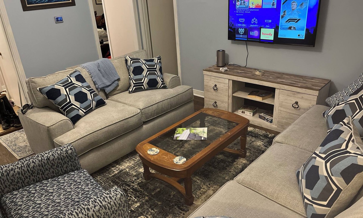 Hot Springs Cottage | Quintessential cottage walking distance to Oaklawn and minutes from downtown