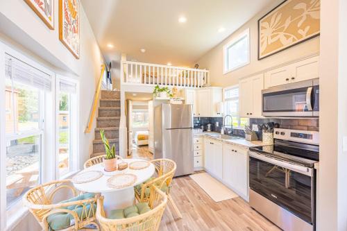 Forks House | Rainforest Tiny Home Retreat Bohemian Cottage