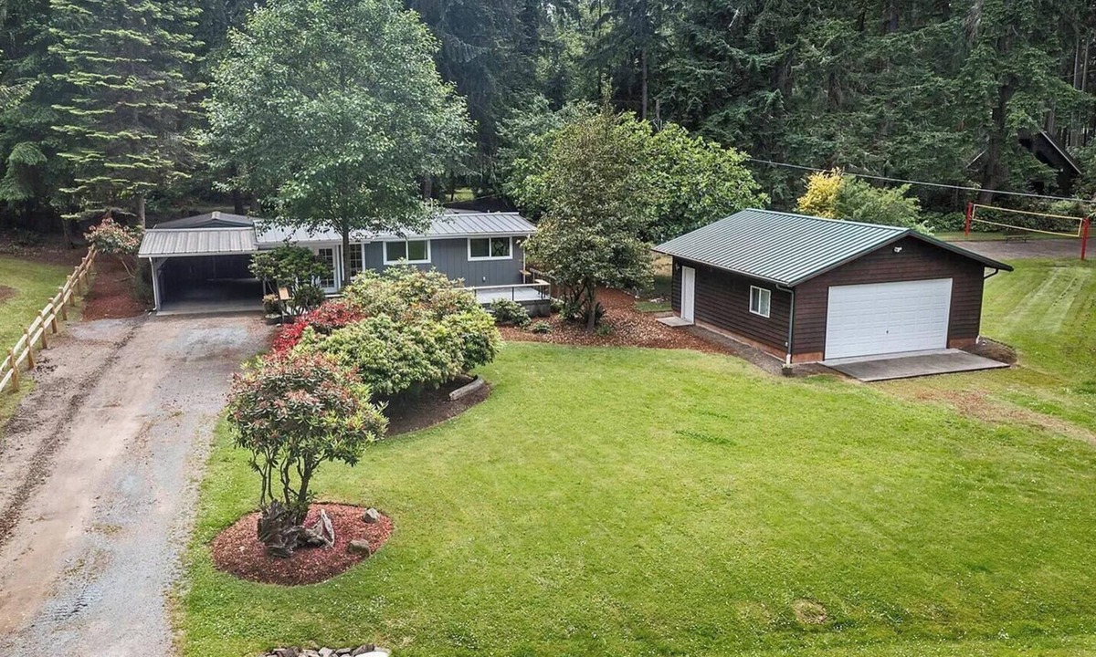Anderson Island House | Relaxing 2 bedroom cottage across the street from beautiful Lake Josephine