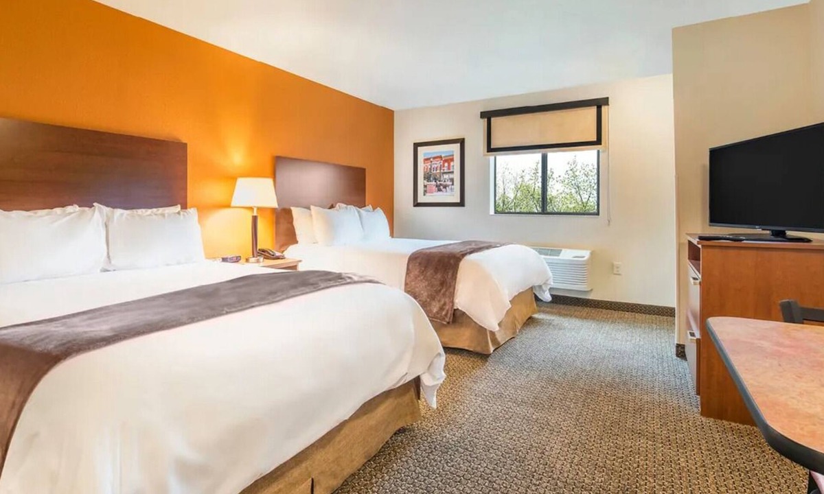 Buena Hotel | Relaxing Room w/Kitchen + Blackout Curtains – Perfect for Restful Nights