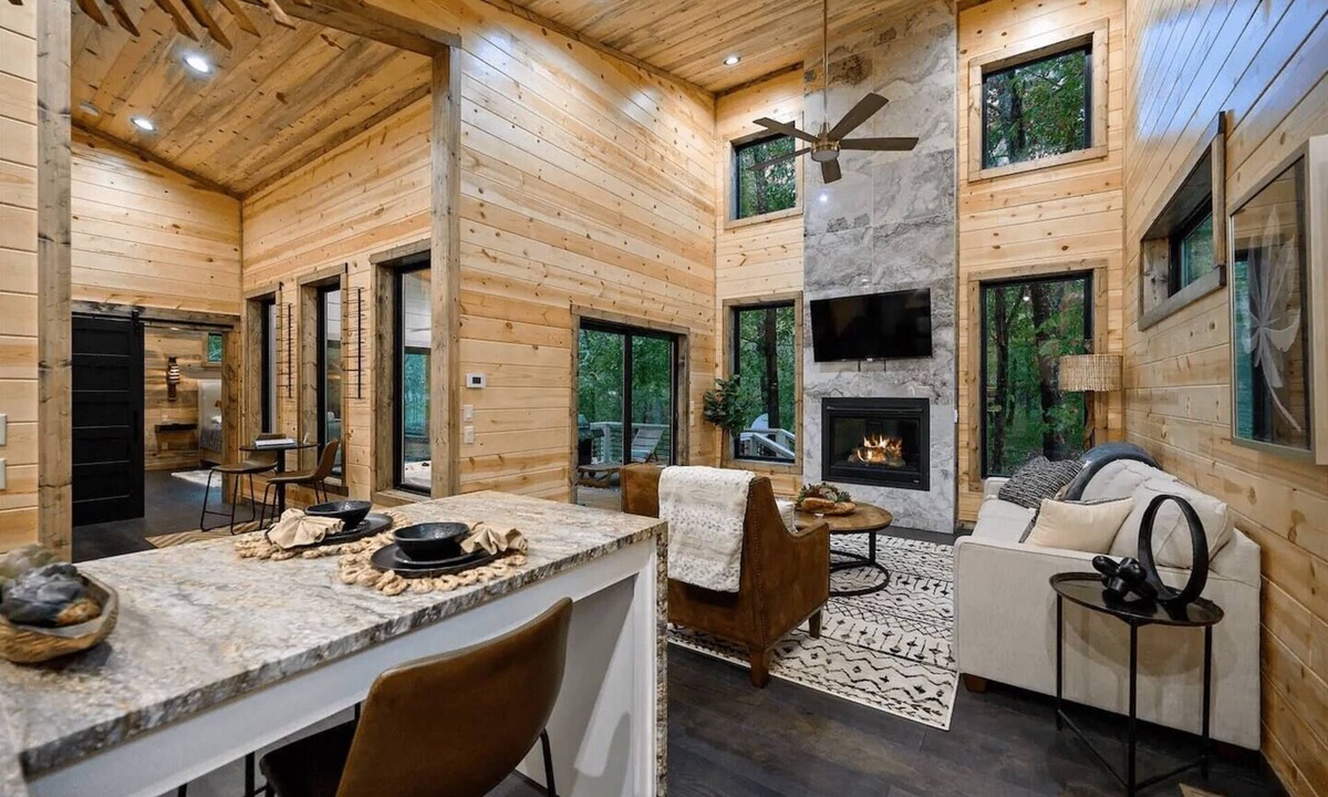 Pickens Cabin | Remote Couple Retreat | Hot Tub, Gym & Pool