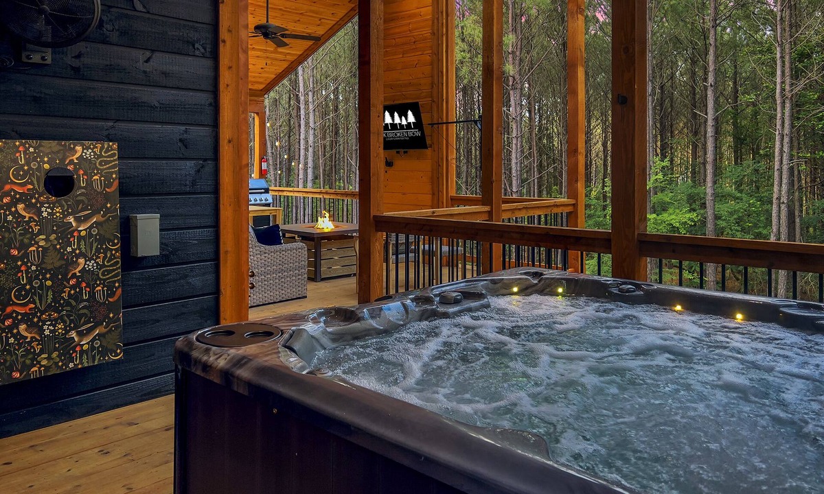 Pickens Cabin | Ride to ATV Trails + Dog Run + Game Room + Bunk Bed Nook + Guests Favorite