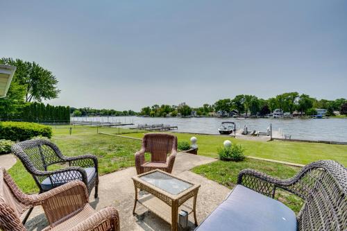 McHenry House | Riverfront McHenry Home w/Dock & Kayaks