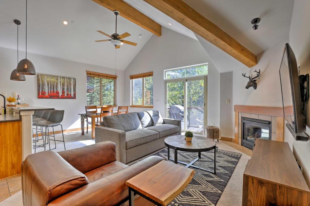 Willow Grove House | Riverfront Silverthorne Condo Near Skiing!