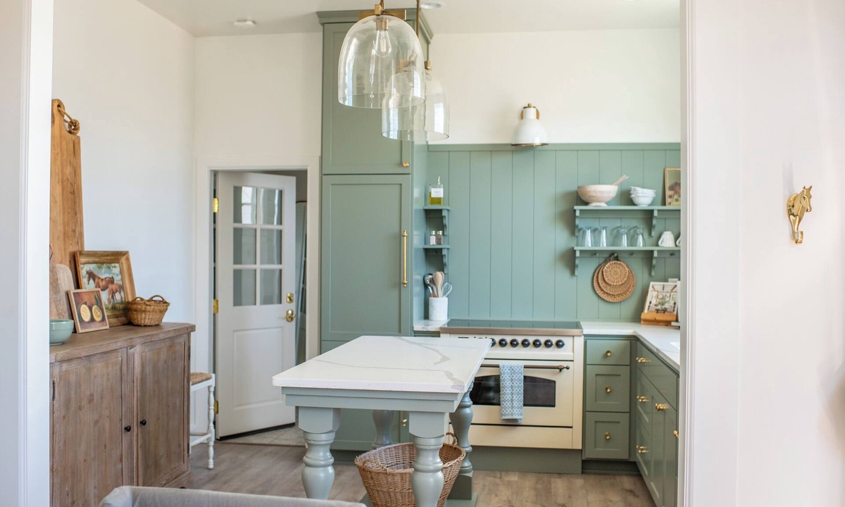 Medford Cottage | Ruby Belle Cottage retreat