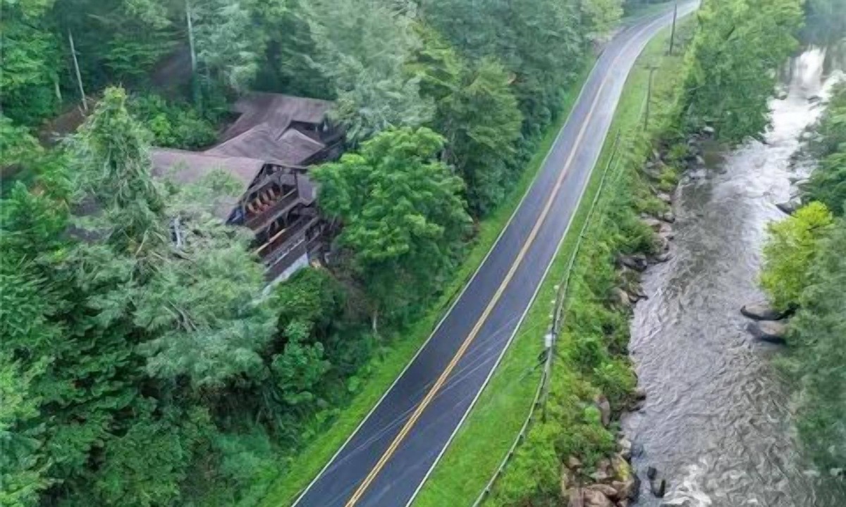 Raccoon Ridge Cabin | Rustic Cabin on the rapids of Toccoa River