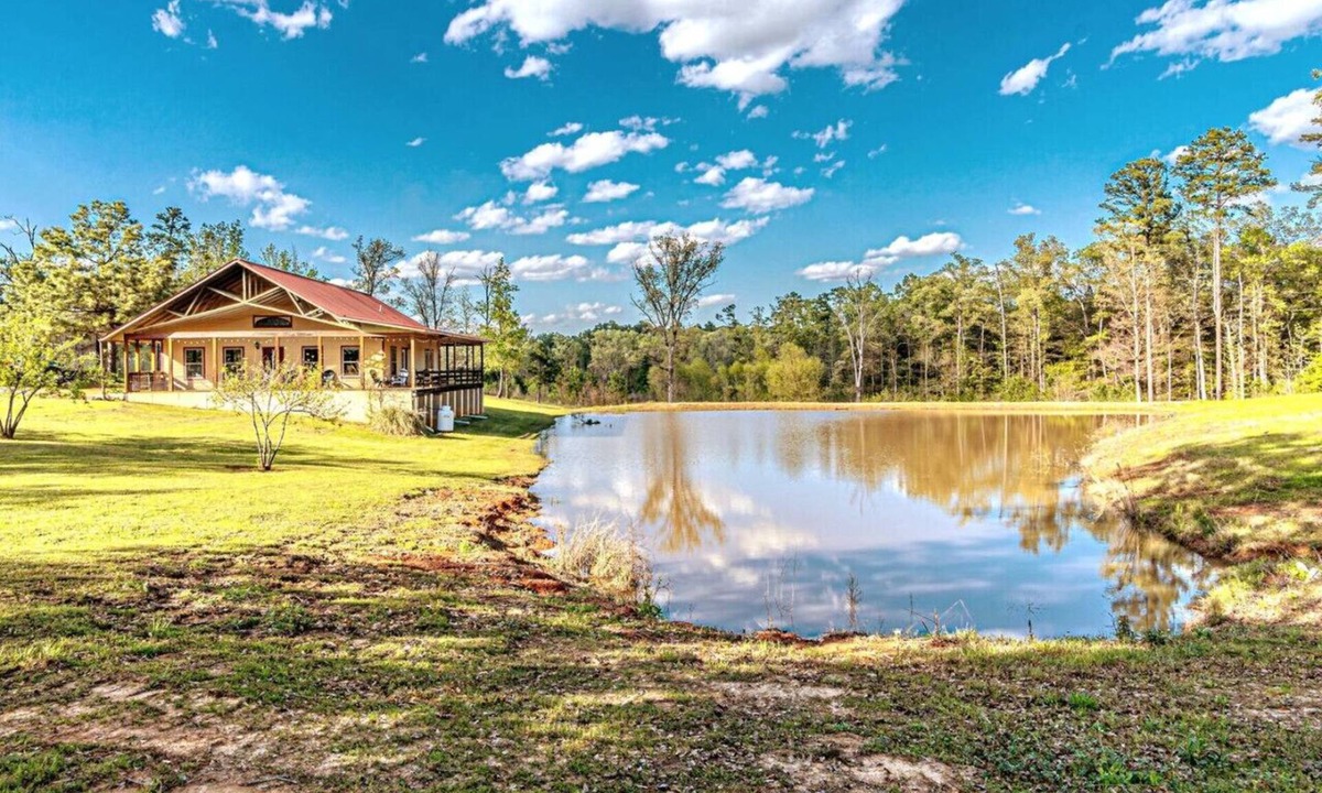 Winnsboro House | Rustic Elegance: Ponds, firepit