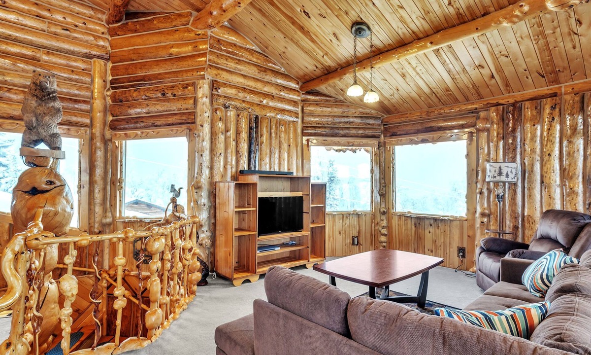Harding-Birch Lakes House | Rustic Retreat With Stunning Mountain Views 3 Bedroom Home