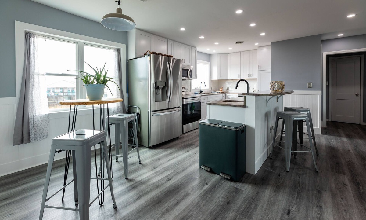 Colington Cottage | Sand Life - Pelican's Upper Deck!