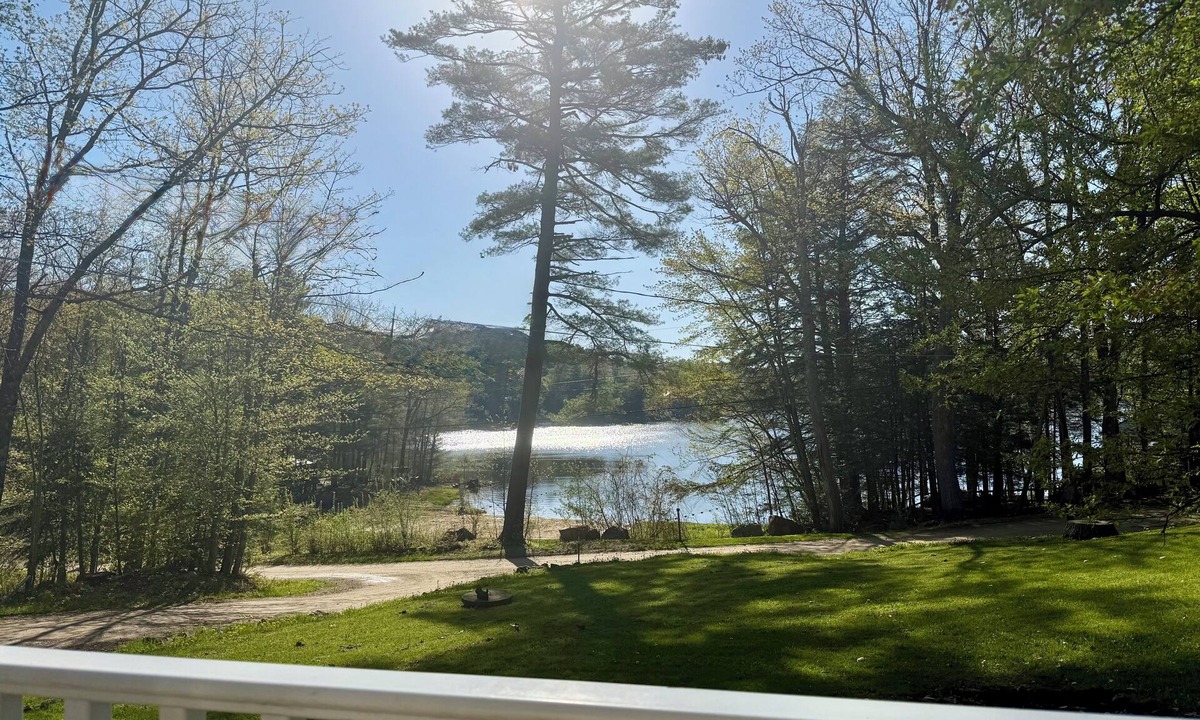 Gilmanton Cottage | Sawyer Lake Loon Call Cottage