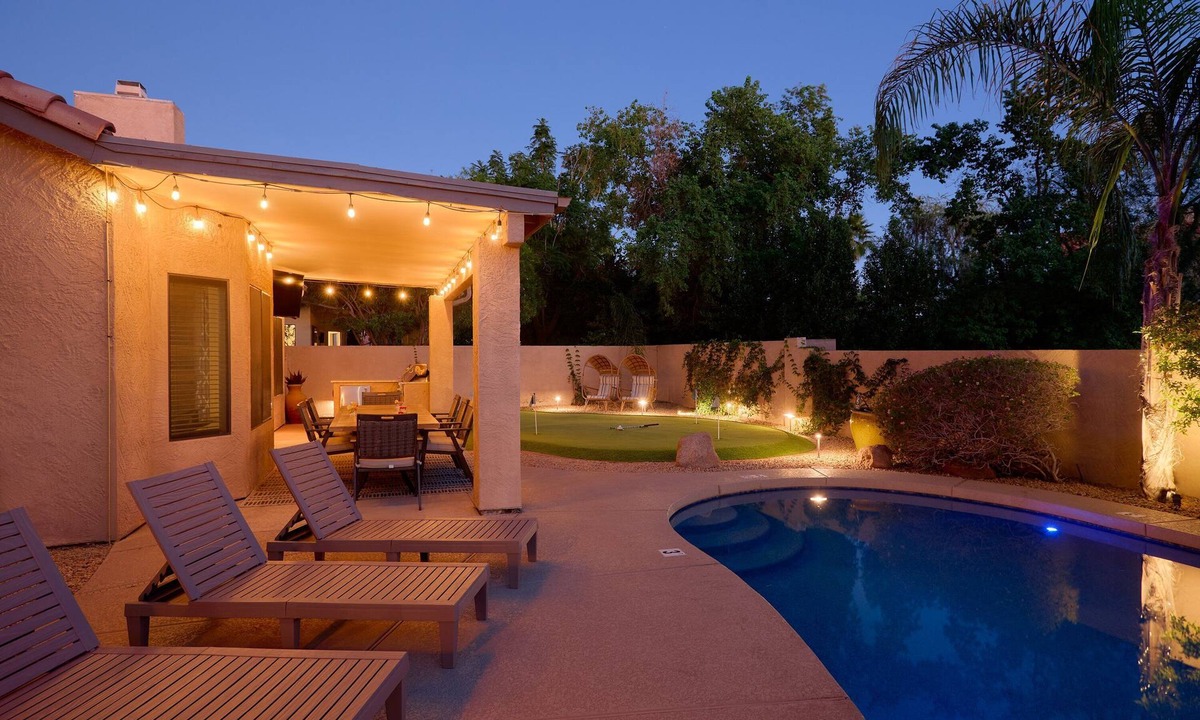 Paradise Park Vista Cottage | Scottsdale Oasis- Pool - Game Room - Putting Green