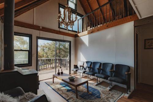 Dunlap House | Secluded rustic 3-bedroom cabin on private land