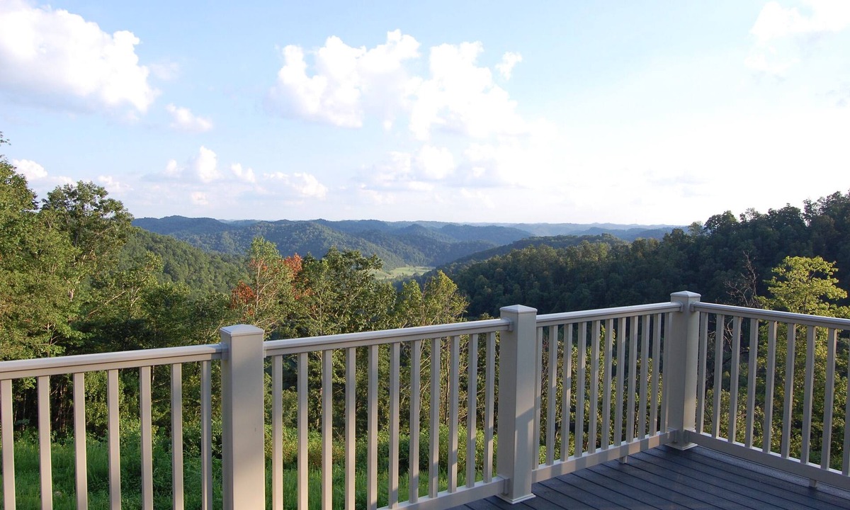 Jackson Cabin | Secluded with best views in E. KY. Can see 3 states.You won’t be disappointed!