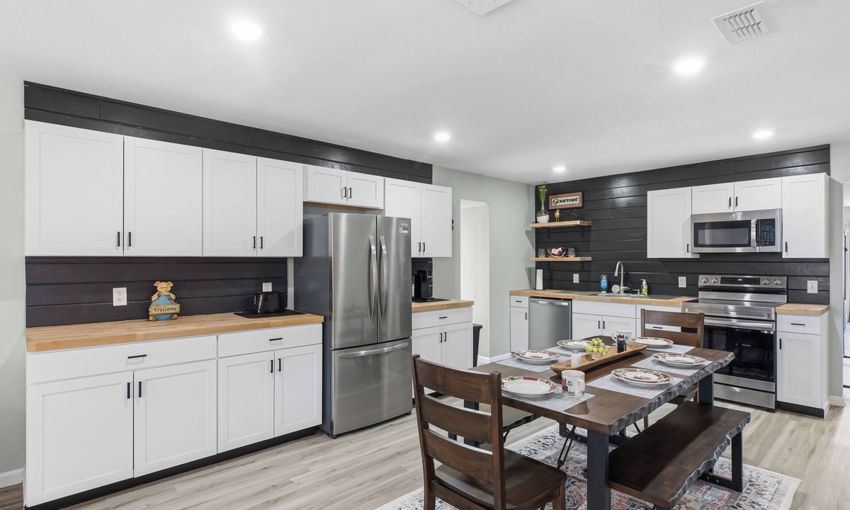 Mena House | SKYVIEW HIDEAWAY-Perched Above Mena, Built for Adventure Clean and NEW!