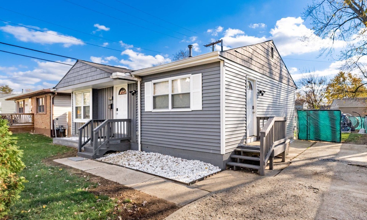 Obetz House | Space Camp - 4 Bedroom Ranch with Barcade, Playground and Gameroom