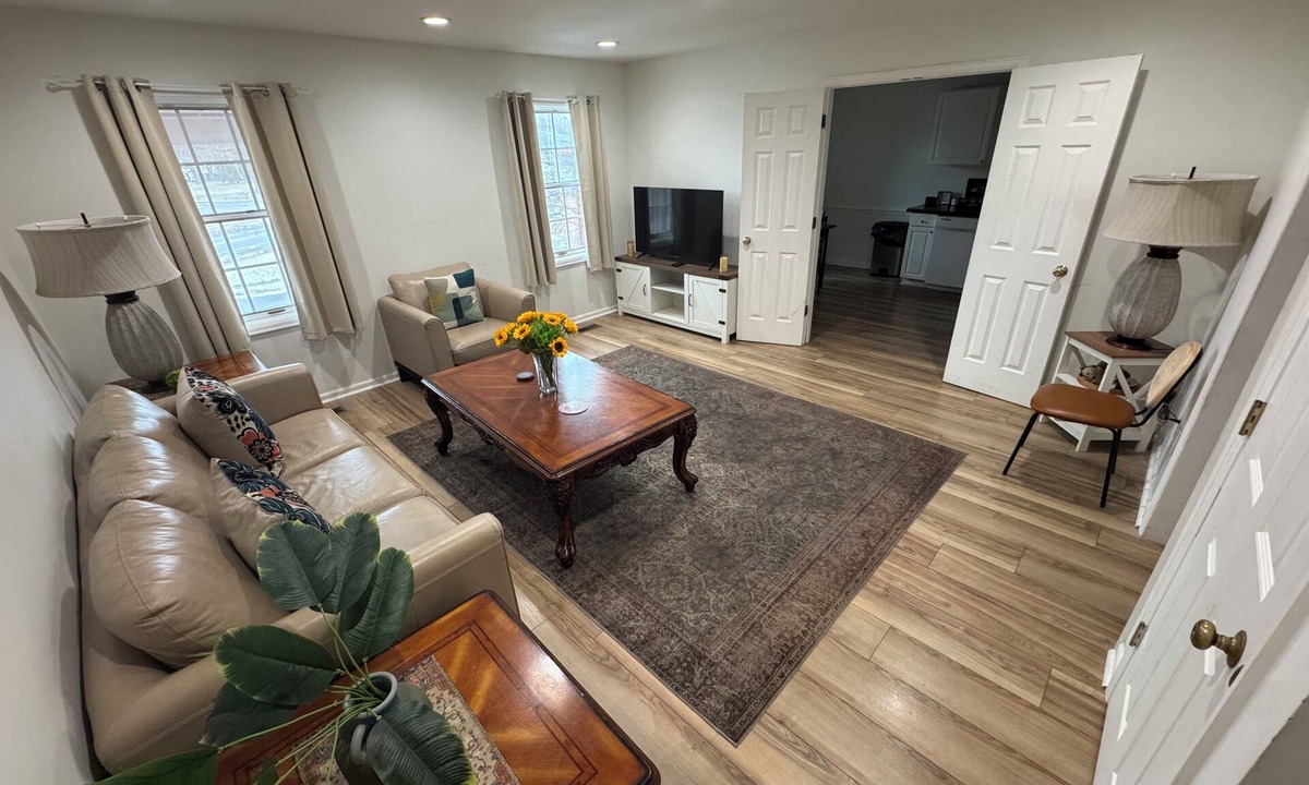 Bedford Apartment | Spacious 2BR Apartment near Toledo, Sylvania & MI