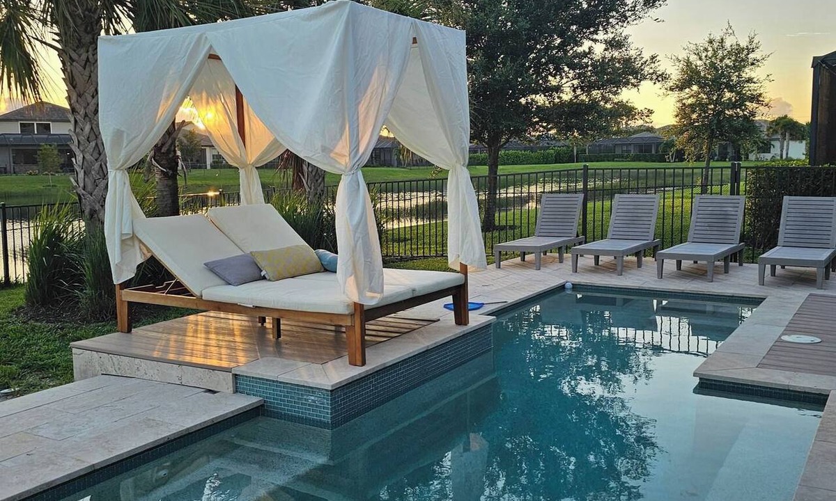 Three Oaks House | Spacious 5BR Poolside Retreat/Heated Pool/Lake view/Sleeps 10-12