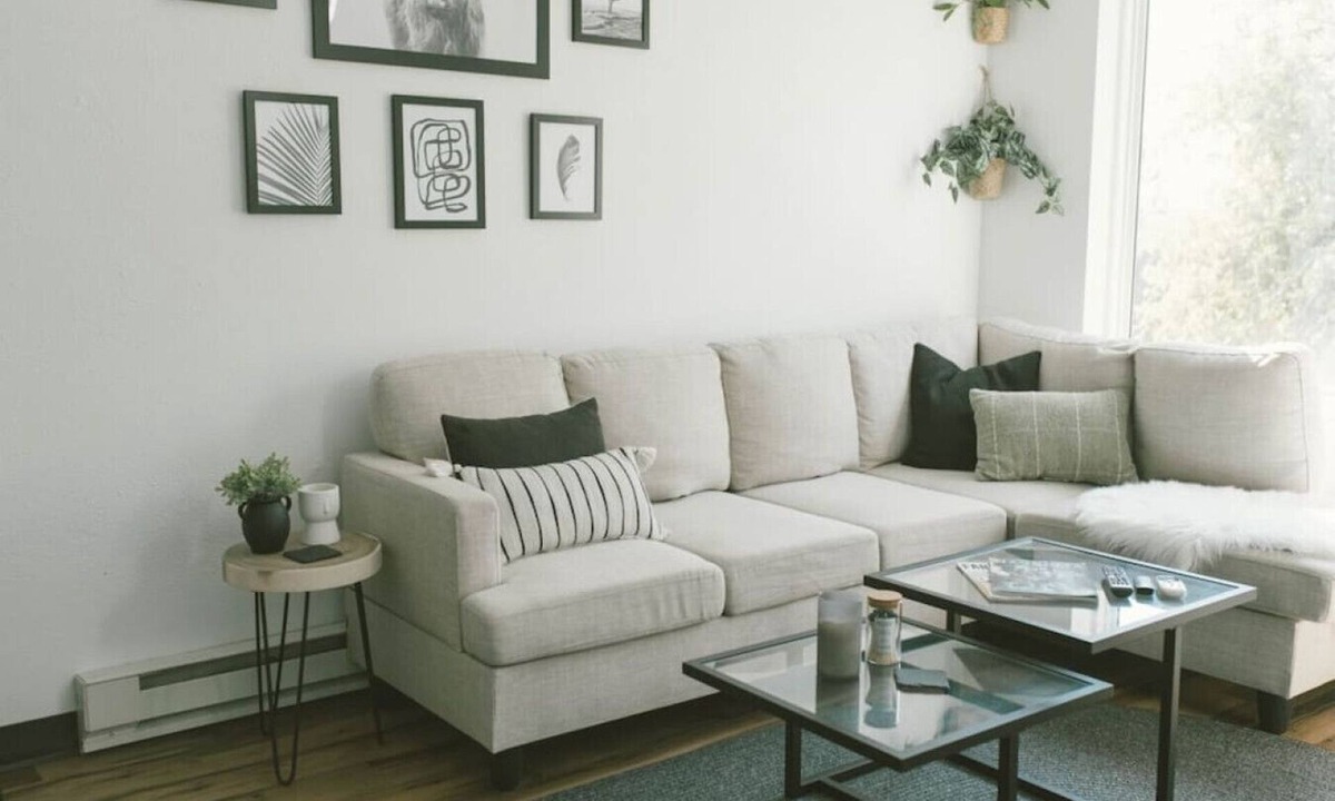East Hillside Apartment | Spacious, Airy, Two Bedroom and Bath Apartment
