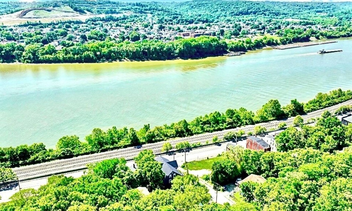 East Price Hill Apartment | Spacious Apartment with Amazing views of Ohio River!