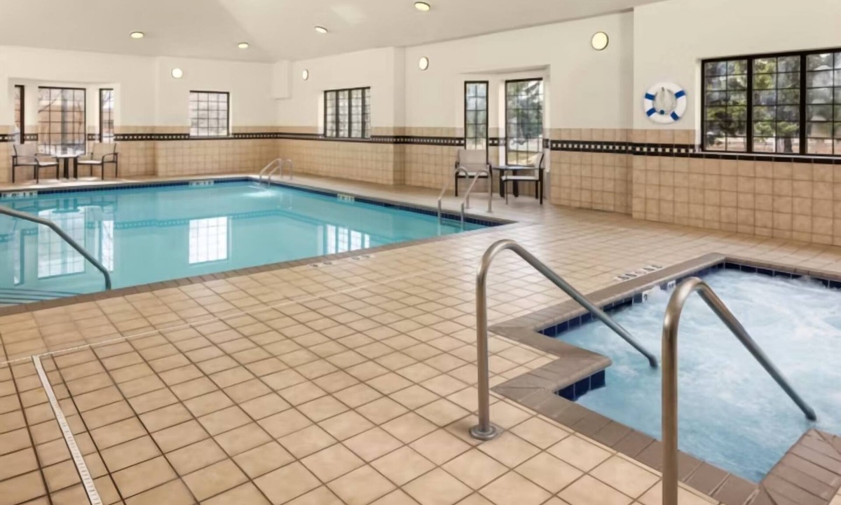 West Bloomington Hotel | Spacious Extended Stay in Bloomington with Breakfast – Great for Families