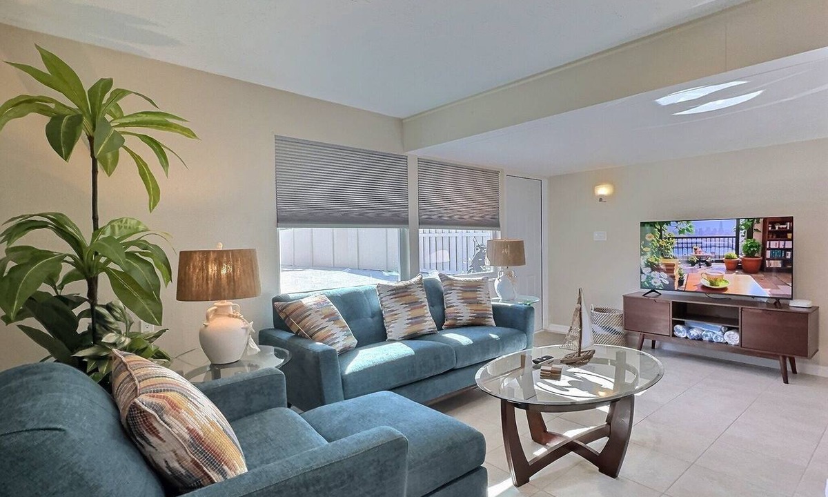 Siesta Key Condo | Spacious Renovated 1 Bedroom Siesta Key Beachside Vacation Rental Getaway