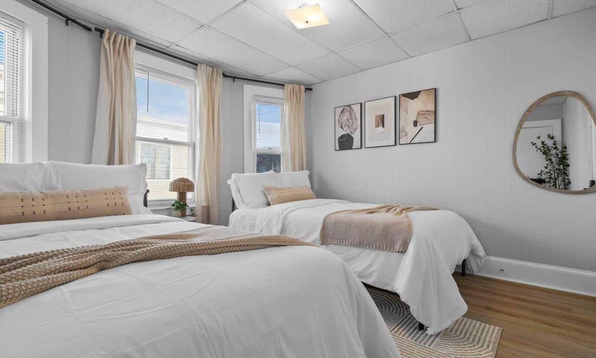 Winter Hill House | Spacious w Parking + Yard + Game | T Harvard MIT
