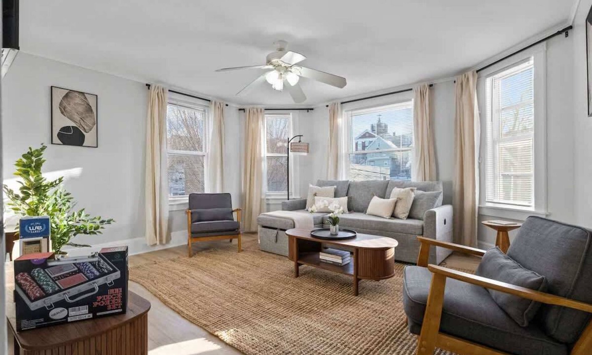 Winter Hill Apartment | Spacious w Yard + Outdoor +Parking | T Harvard MIT
