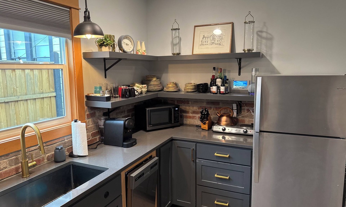 Market District Apartment | Speak Easy Eugene , Oregon. Located between Downtown and Whiteaker District