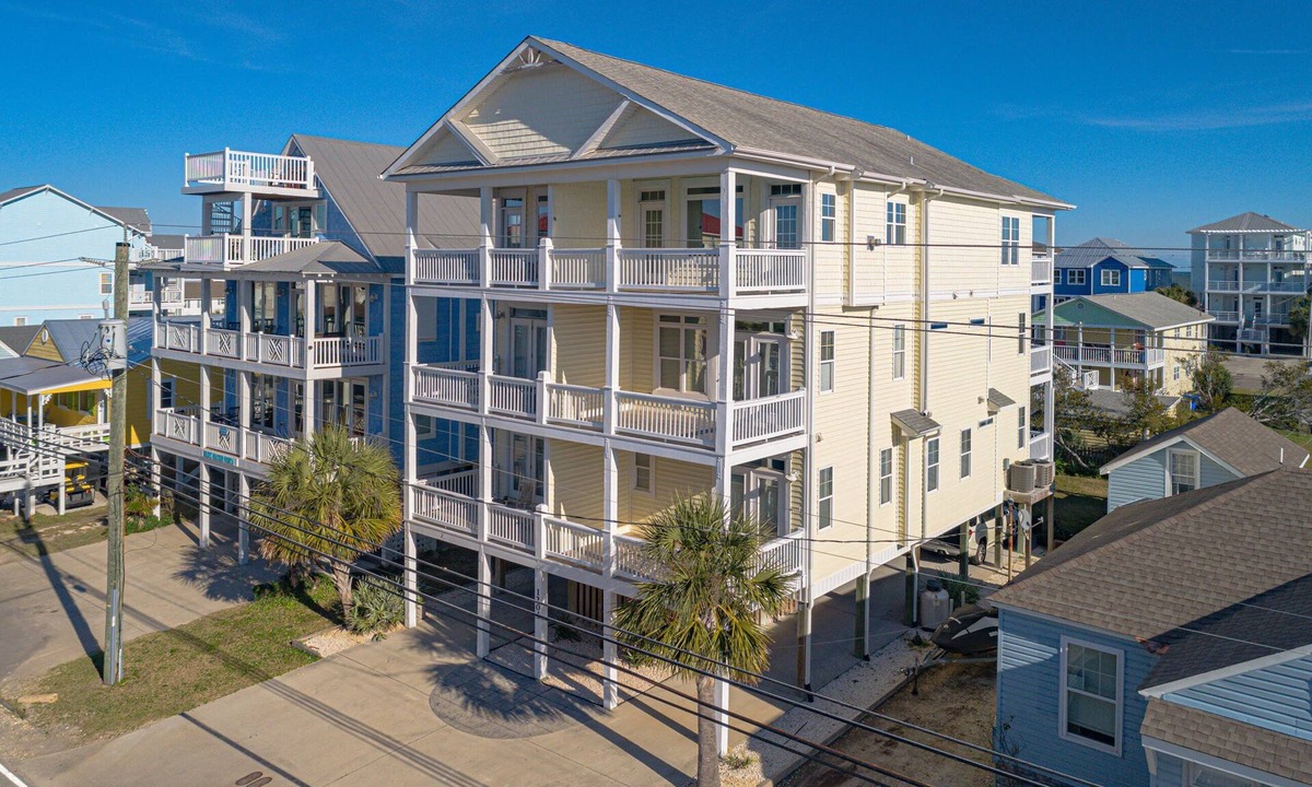 North Carolina Coast House | Spectacular views! 5 bdrms perfect for family memories! Short walk to beach!