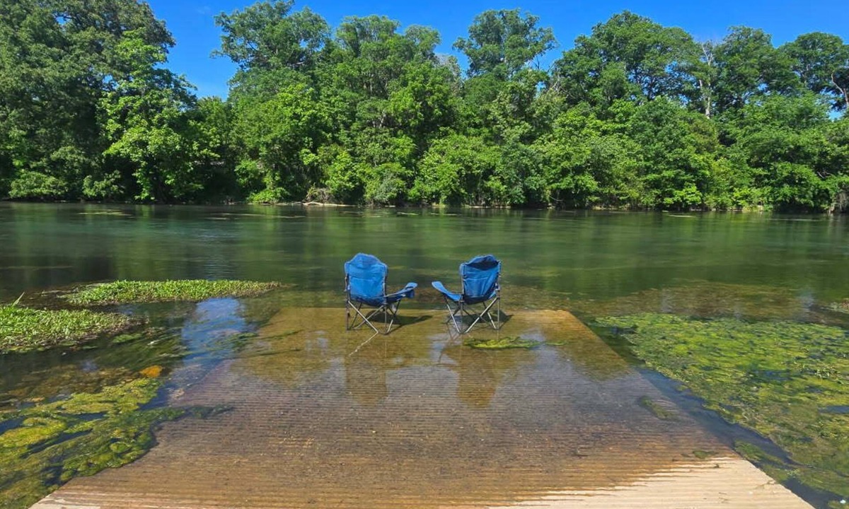 Mammoth Spring House | Spring River Retreat/Walk to River/Fire PIt/Quiet Location