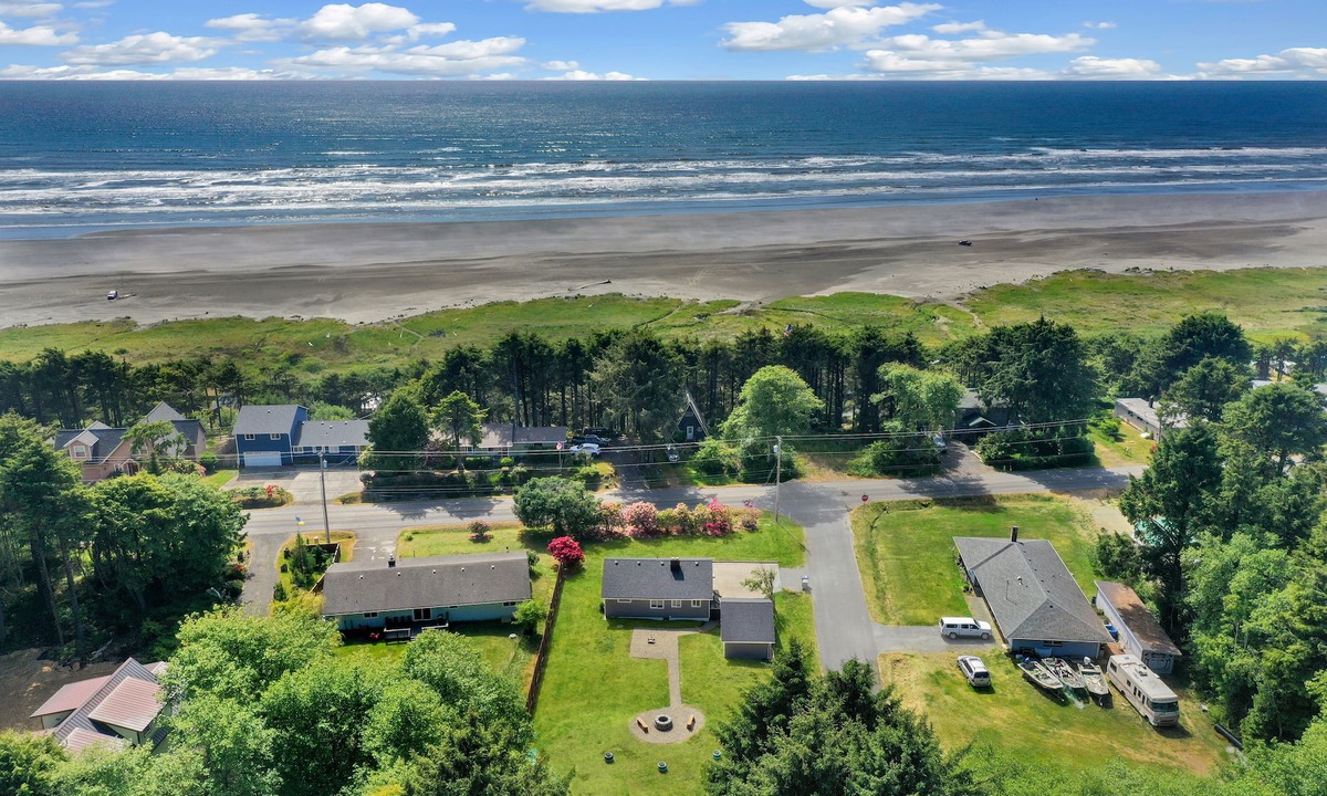 Moclips House | Spring time family fun and fire pit on the Coast by Quinault!