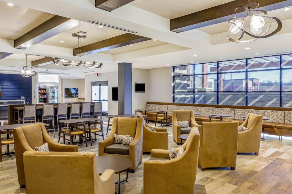 Topeka Hotel | SpringHill Suites by Marriott Topeka Southwest