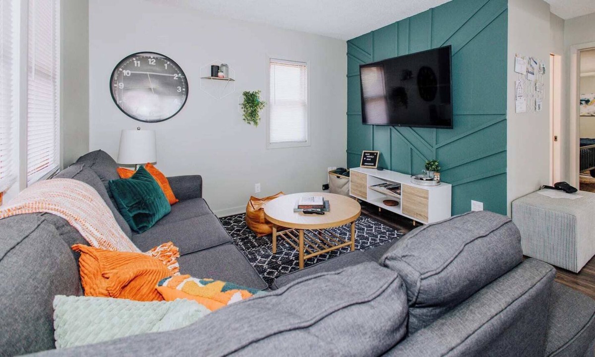 Macalester - Groveland House | Stay here to Visit Your Macalester College Student