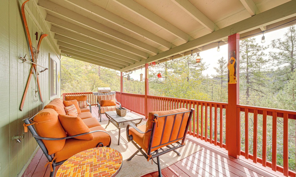 Strawberry House | Strawberry Hideaway in the Pines w/Hot Tub!