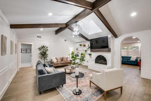 Plano House | Stunning Modern Rustic House - Pool Playroom Patio