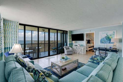 Punta Rassa House | Stunning Waterfront Residence with Panoramic Water Views